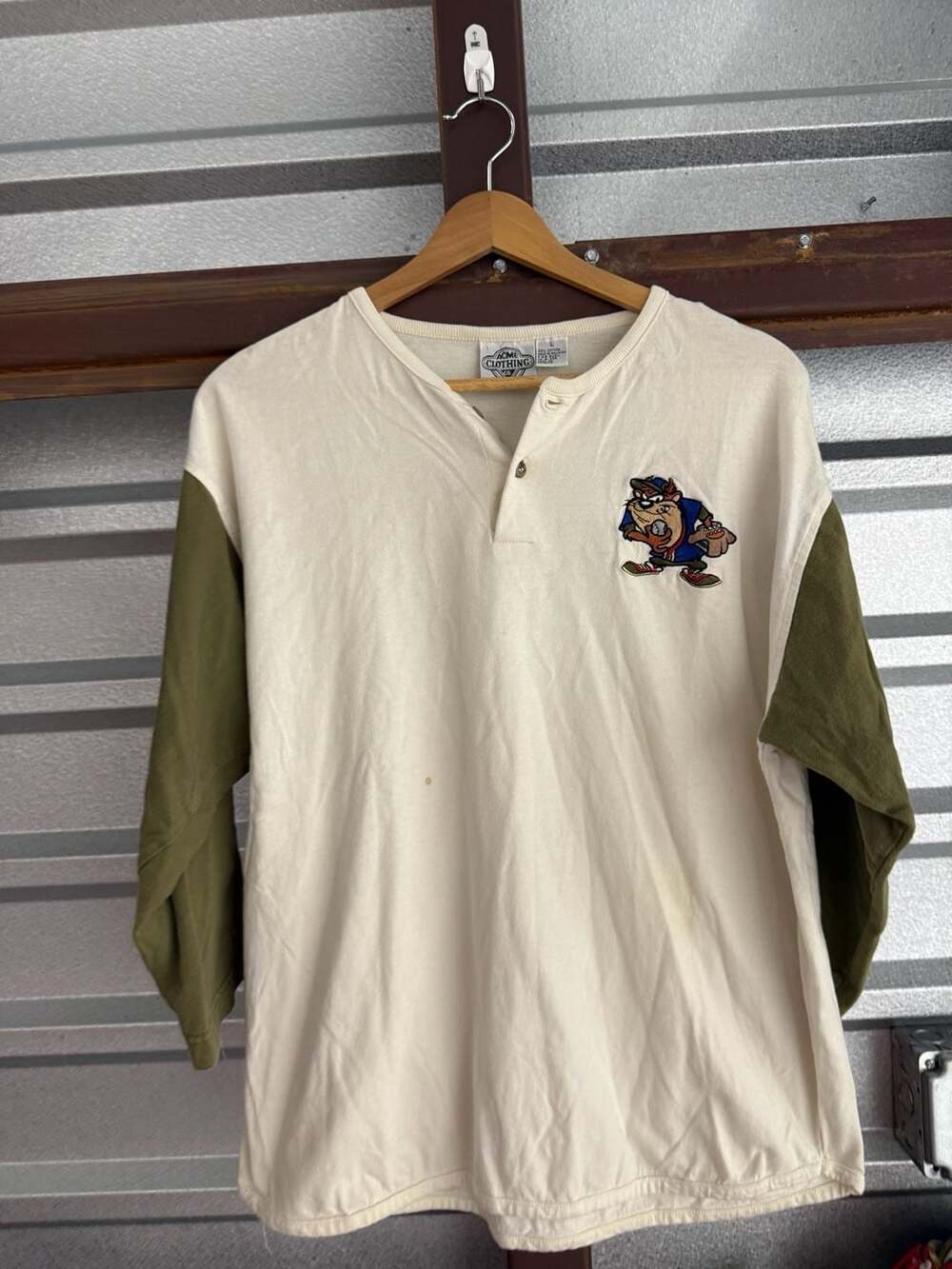 Vintage 90s Acme Clothing Co. Looney Tunes Tasmanian Devil Baseball Henley Shirt